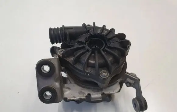 BMW 4 F32 F33 Electric auxiliary coolant/water pump 7583965