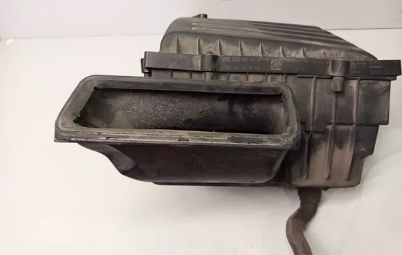 Volkswagen Golf VII Air filter box 5Q0129607AE 5Q0129620D 5Q0129601AG