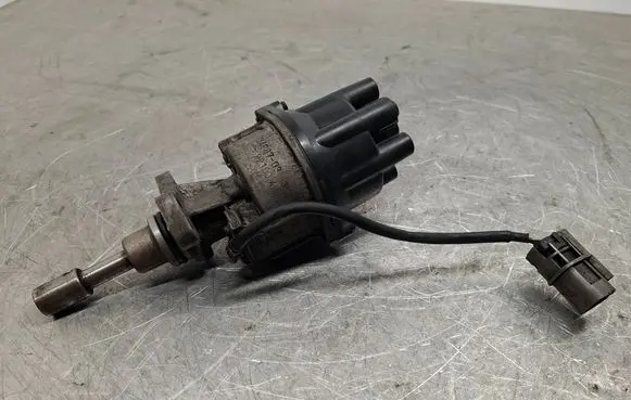 Ford Maverick Spark distributor 2210040F00 D4P8703