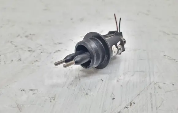 Volkswagen PASSAT B5.5 Windshield washer fluid level sensor 1J0973202