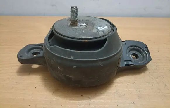 Subaru Outback Engine mount bracket 41022SC000