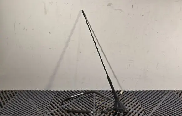 Toyota Prius (XW20) Radio antenna 