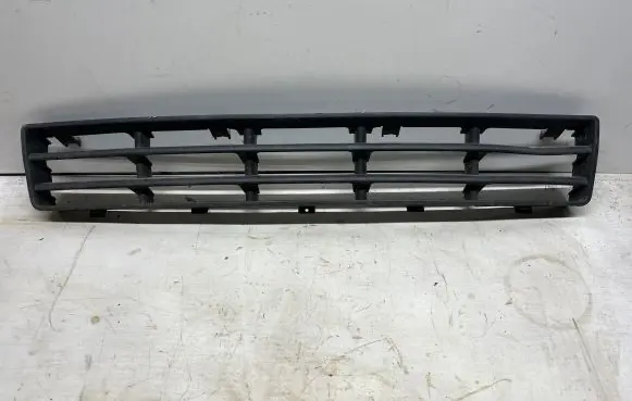 Volkswagen Golf IV Front bumper lower grill 1J0853677D