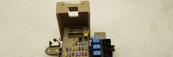 Subaru Legacy Fuse module 82201AG02A