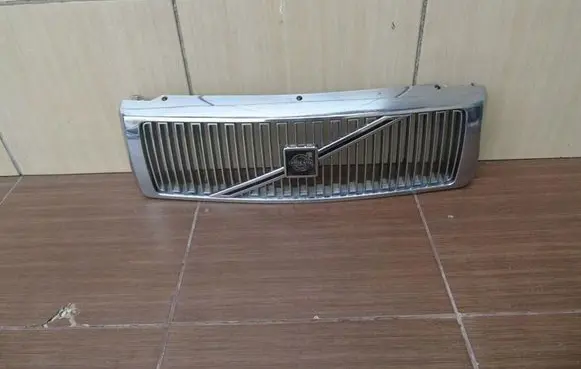 Volvo S80 Front bumper upper radiator grill