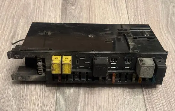 Mercedes-Benz C W203 SAM control unit 2095451501 5DK00848602