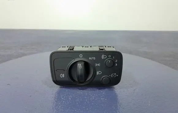 Audi Q2 - Light switch