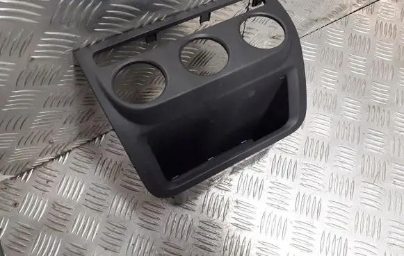 Volkswagen Golf Plus Glove box 5M0819422