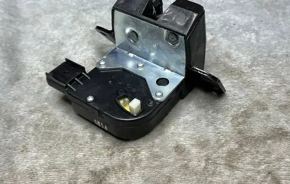 KIA Ceed Rear glass lock/latch C899 812301Y010