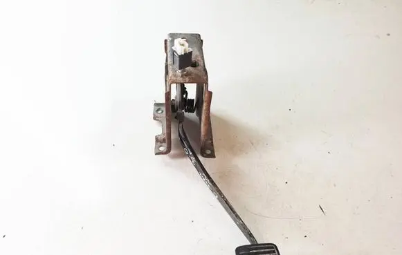 Isuzu D-Max Clutch pedal 