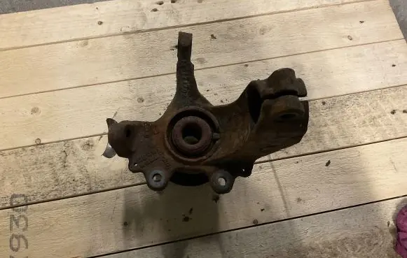 Ford Focus C-MAX Front wheel hub spindle knuckle 3M53K171