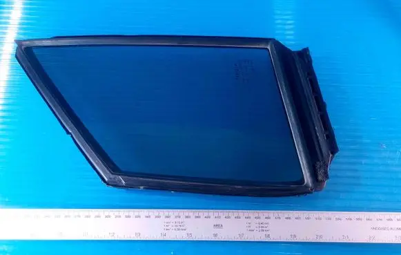 Toyota Sienna XL40 IV Front door vent window glass four-door DOT376