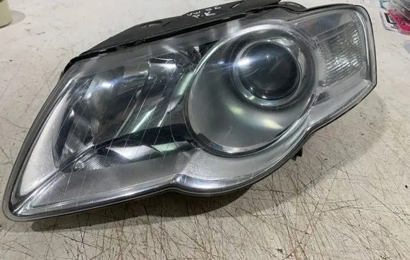 Volkswagen PASSAT B6 Headlight/headlamp 3C0941005T