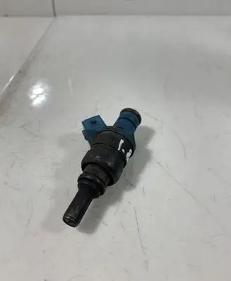Audi A4 S4 B5 8D Fuel injector 058133551F