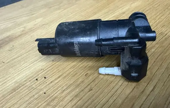 Opel Vivaro Windscreen/windshield washer pump