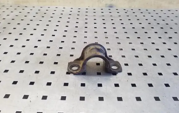 Ford Kuga II Sway bar bush bracket, front 