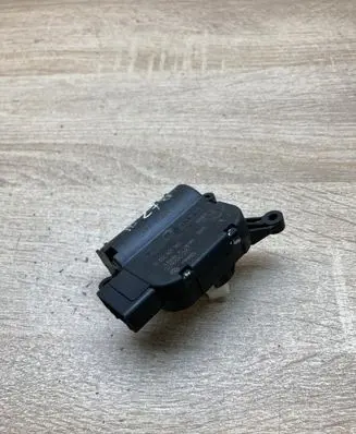 Volkswagen PASSAT B6 Air flap motor/actuator 0132801362