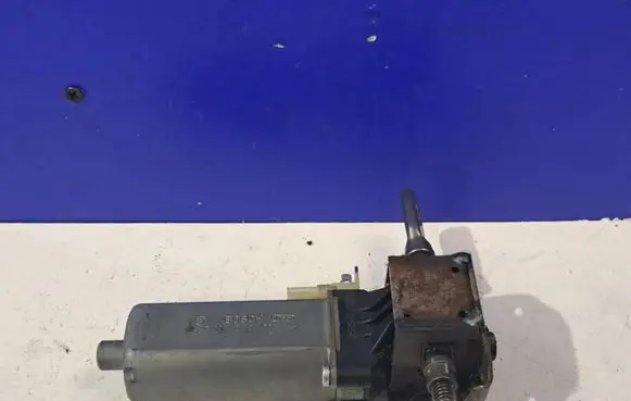 Mercedes-Benz S W221 Seat adjustment motor 0390203255