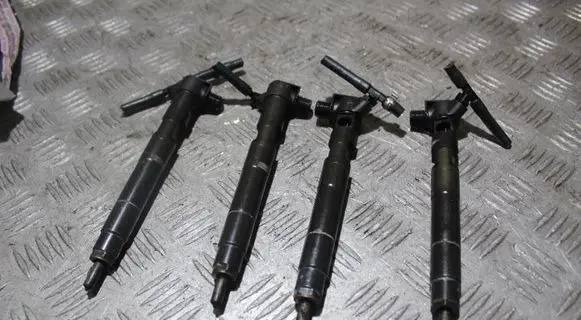 Mercedes-Benz C W204 Fuel injector 