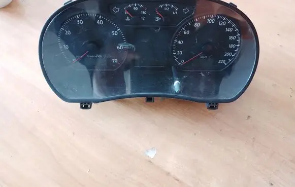 Volkswagen Polo Speedometer (instrument cluster) 6Q0920823TX