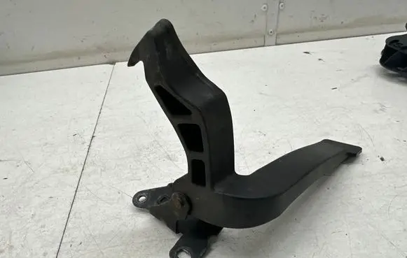 Peugeot 3008 II Engine bonnet (hood) release handle