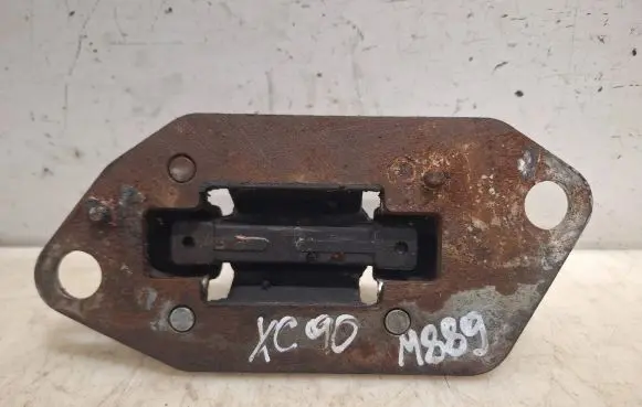 Volvo XC90 Engine mount bracket