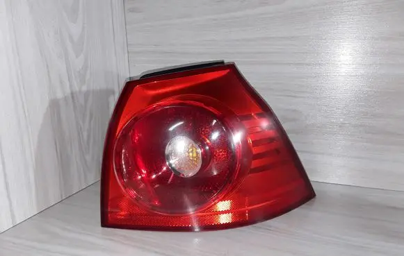 Volkswagen Golf V Rear/tail lights 2021001017