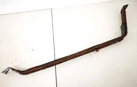 Fuel tank mounting bracket