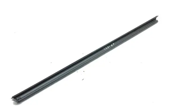 Opel Astra L Rubber seal front door window/glass 