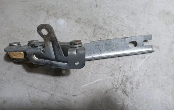 Dodge Journey Engine bonnet/hood hinges 05178240AB