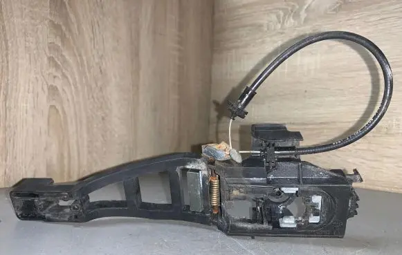 Rear door exterior handle/bracket