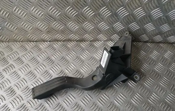 Ford Mondeo Mk III Accelerator throttle pedal 2S719F836DA