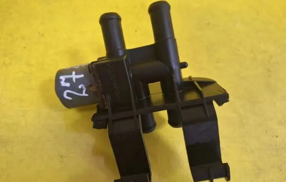 Ford Ka Coolant heater control valve 96fw18495bC