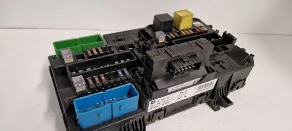 Opel Astra H Fuse module 5DK00866951