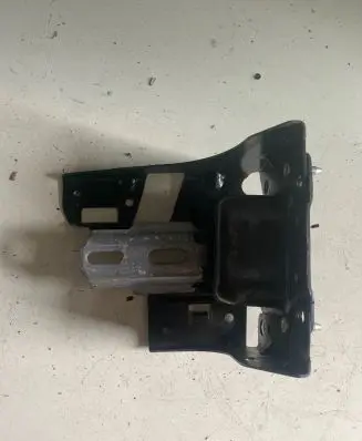 Peugeot 208 Engine mount bracket 9680293280 09560