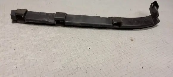 Volkswagen PASSAT B4 Front bumper mounting bracket 3A0807183