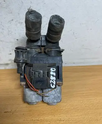 Mercedes-Benz E W210 Coolant heater control valve 0235451628 C2880