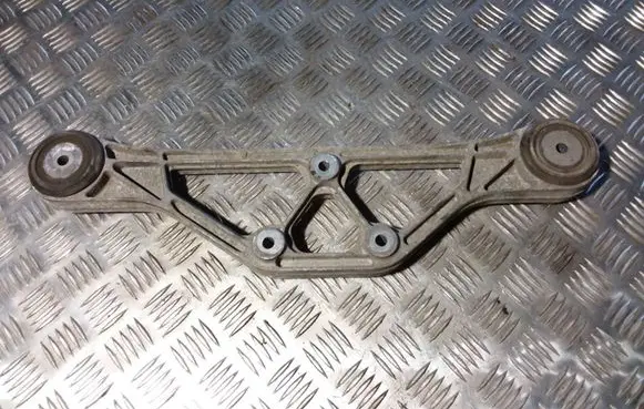 Volkswagen Phaeton Rear differential/diff mount bracket 4E0599285