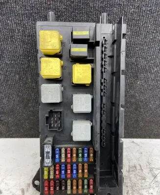 Mercedes-Benz Sprinter W906 Fuse module 9065450201 501R11F06