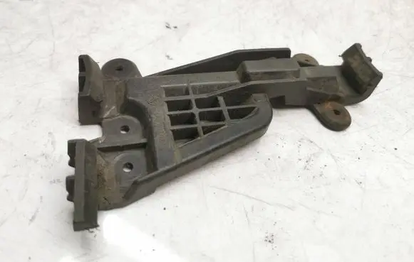 Front bumper mounting bracket