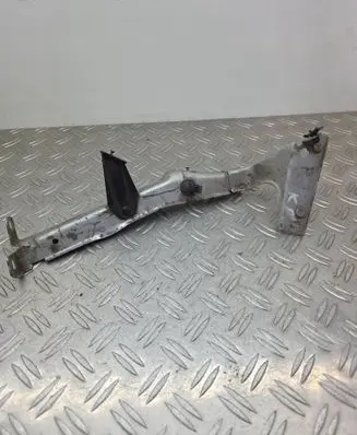 Audi A4 S4 B8 8K Fender mounting bracket 8K0821135B