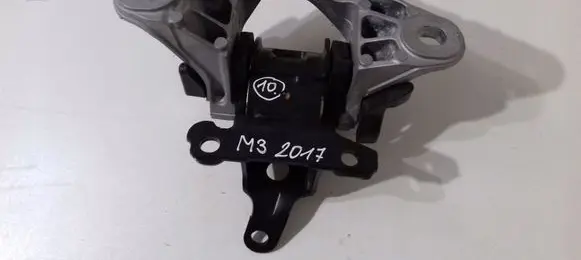 Mazda 3 III Engine mount bracket