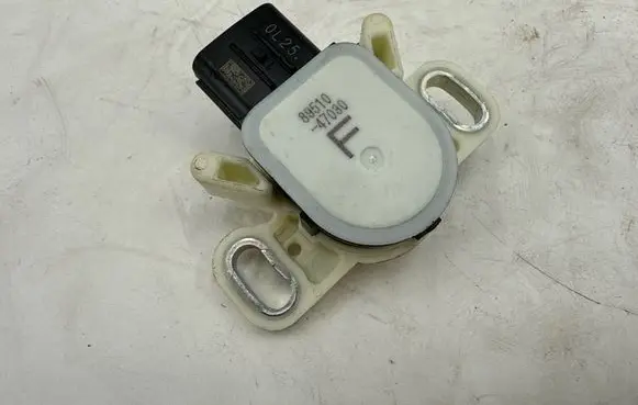Toyota C-HR I Brake pedal sensor switch 8951047030