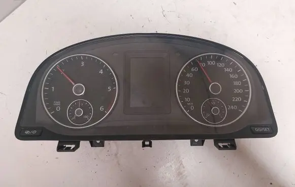 Volkswagen Touran II Speedometer (instrument cluster) 3219792 1419011929 VDD02401