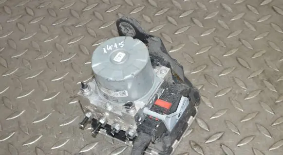 Volkswagen Golf VII ABS Pump 5Q0614517EE