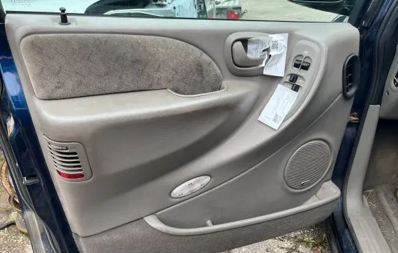Chrysler Grand Voyager IV Front door card panel trim