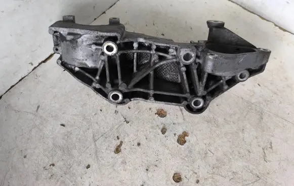 Renault Trafic II (X83) Generator/alternator bracket 8200527320