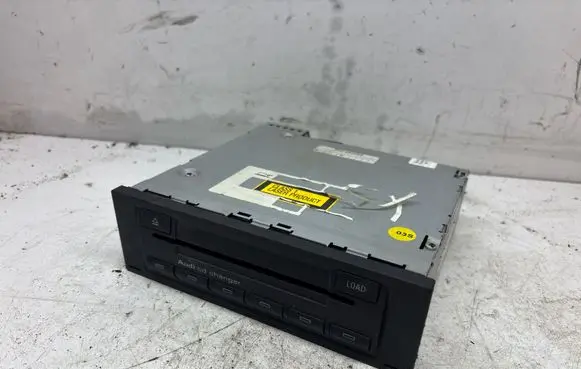 Audi A4 S4 B7 8E 8H CD/DVD changer 8E0035111D CXCA1492GC AUZ5ZAE2044783
