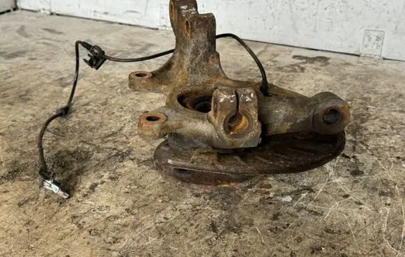 Mercedes-Benz Vito Viano W639 Front wheel hub spindle knuckle A6393300220 6393300220