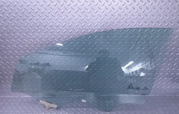KIA Ceed Front door window glass four-door 82410J7000